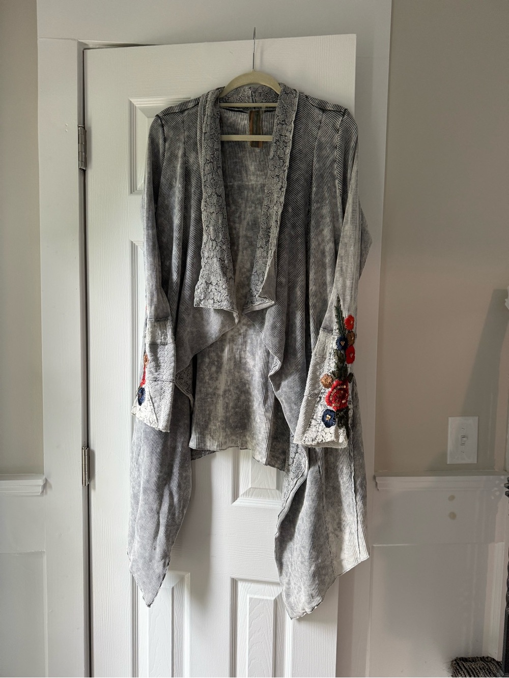 ARATTA SILENT JOURNEY Kimono Robe Poncho Open Embroidery Lace Waffle Knit Bell
